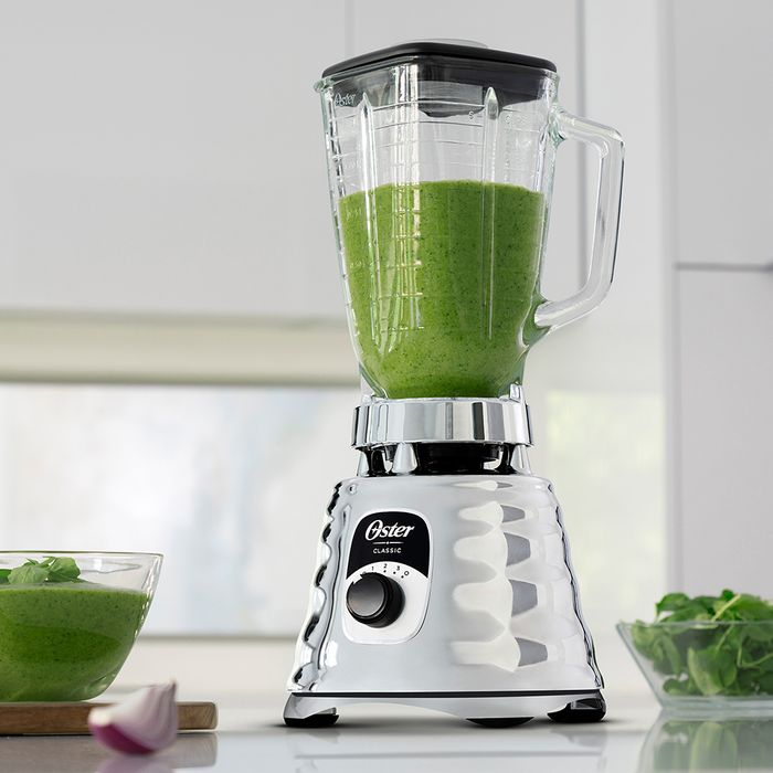 Licuadora clásica Oster® cromada con perilla ergonómica de 3 velocidades BLST4655 - Oster